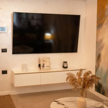 Nord Luxury In Odyssey Spa&pool-parking Apartment